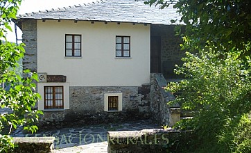 Casas de Aldea Vache, Carboneiro y Veiga en Tineo, Asturias
