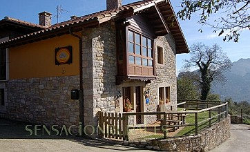 Casas de Aldea Peñanes en Morcín, Asturias