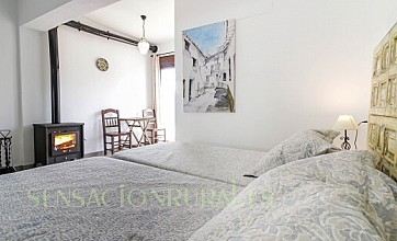 Casa Recentar: Chimenea en la habitación en Jimera de Libar, Málaga