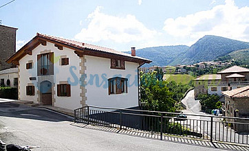 Casa Rural Gure Txokoa en Ollo, Navarra