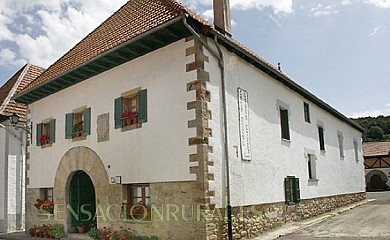 Casa Oihan Eder y Errebesena en Aurizberri. Espinal - Foto 1, Navarra