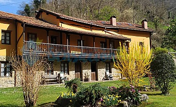 Casas de Aldea Corrada de Torales I, II, III y IV en San Salvador (Quirós), Asturias