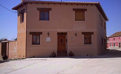 El Descanso de los Lares en Miguel Ibáñez - Foto 1, Segovia